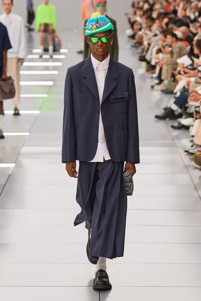 Look 32